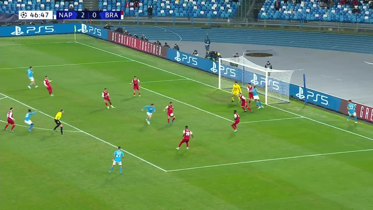 ¡TIRO ATAJADO! disparo por Matteo Politano.