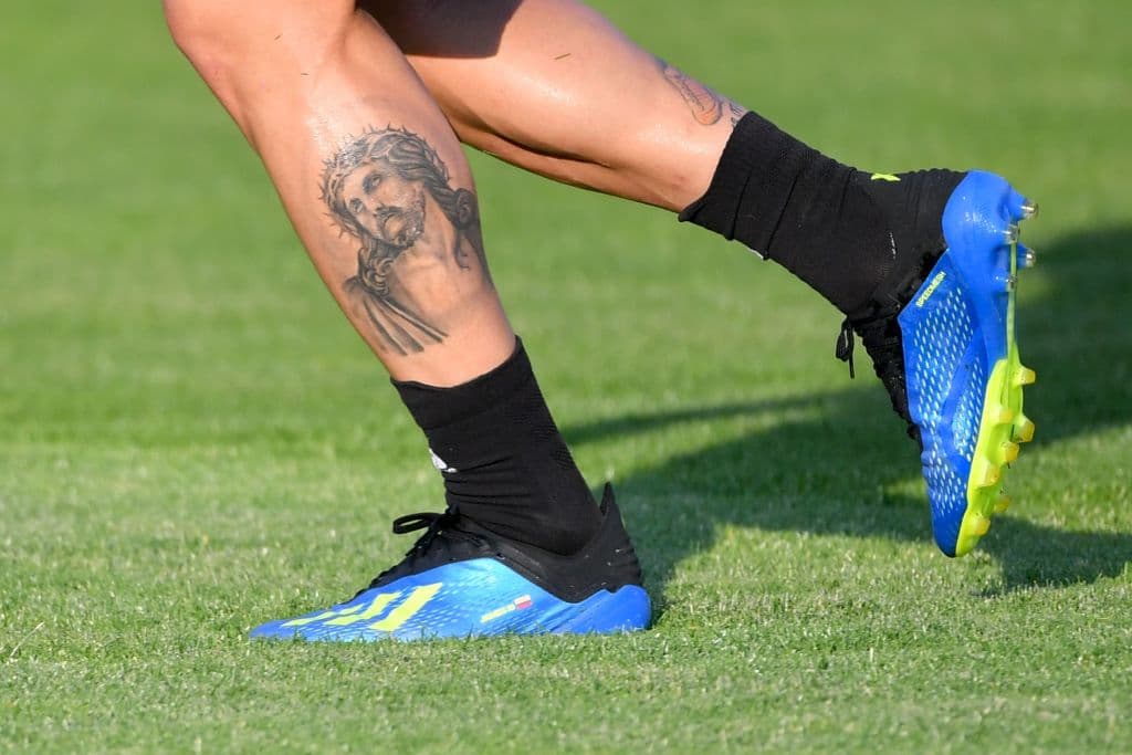 El colombiano James Rodríguez pone en manos de Jesús su talentosa pierna izquierda.