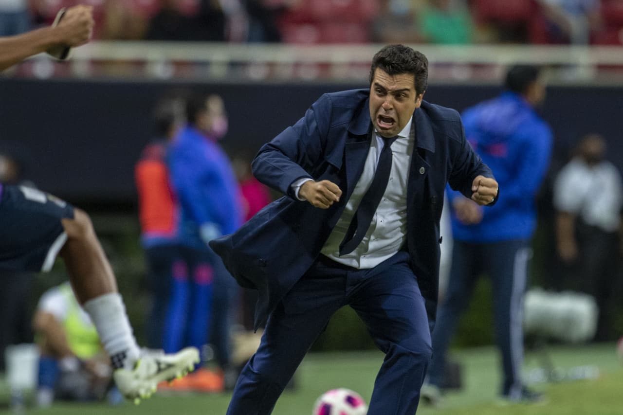 El Guadalajara rescató un empate de último minuto ante Cruz Azul que dejó ir la posibilidad de meterse entre los cuatro mejores.