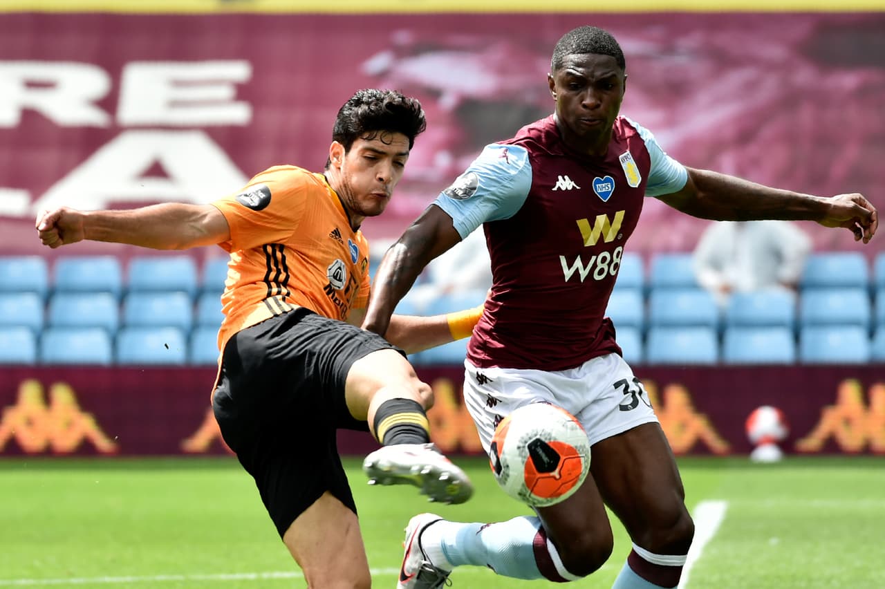 Desde los 20' de juego, Raúl Jiménez daba muestra de su talento al ataque. Siete minutos más tarde volvería tocar la puerta.