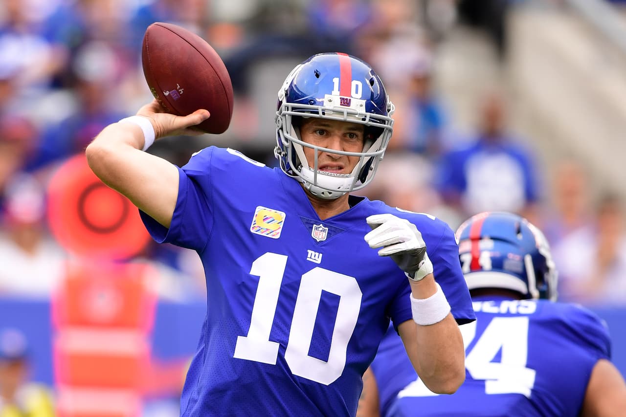 Eli Manning estuvo lejos de su mejor nivel. Concretó 21 de 36 pases para 225 yardas con 2 pases de anotación, una intercepción además de un par de balones sueltos durante el encuentro.