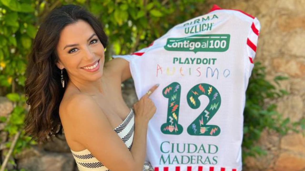 Eva Longoria presume la playera que Necaxa usó ante América