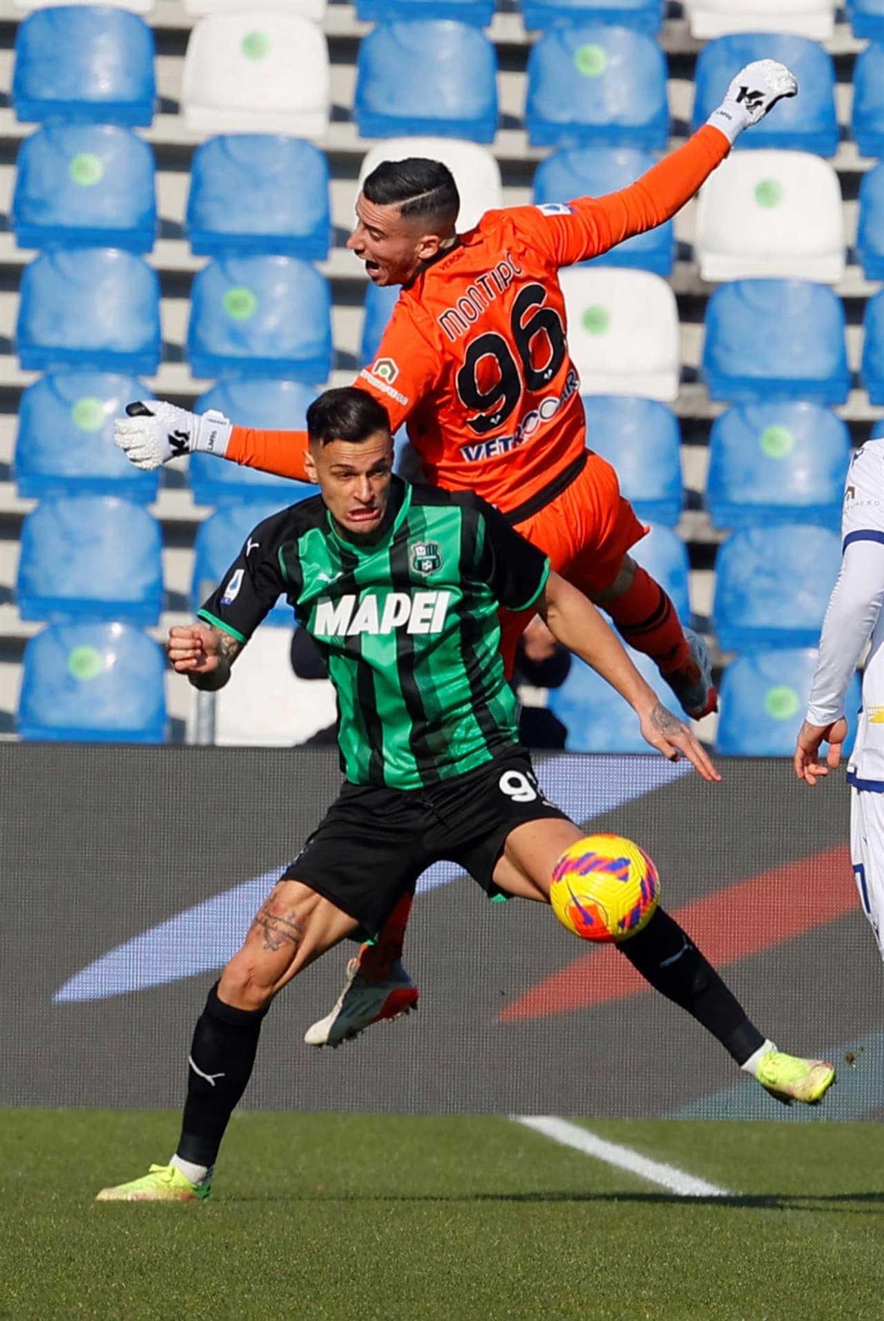Hellas Verona golea a Sassuolo 4-2 durante la J22 en la Serie A. Antonin Barak se lució con hat-trick, y Gianluca Caprari sum´´o un tanto mas, mientras que para los locales, Scamacca y Defrel sumaron gol.