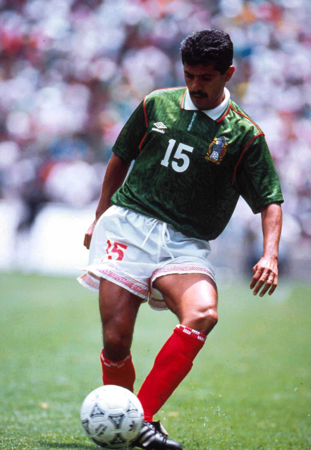 A mediados de los 80's, el delantero Luis Flores tuvo la oportunidad de ir al Sporting de Gijón de España y tuvo una destacada participación con 12 goles en 30 partidos.