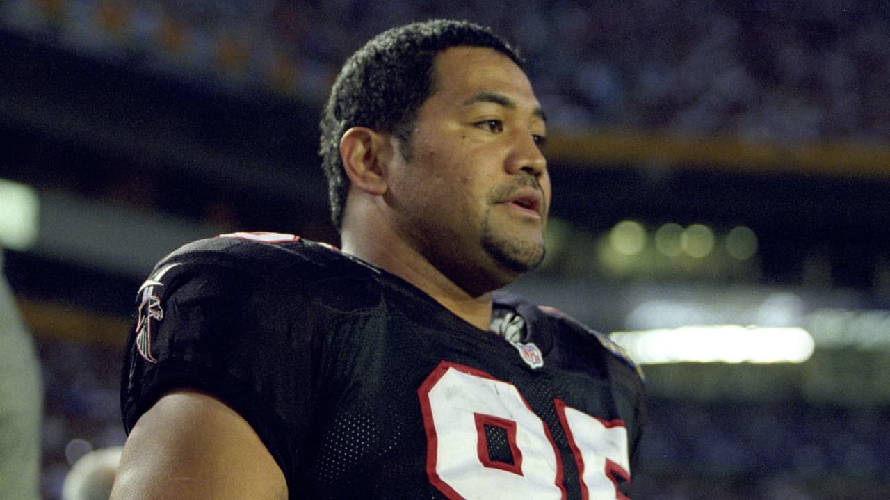 Esera Tuaolo jugó en la NFL de 1991 a 1999.