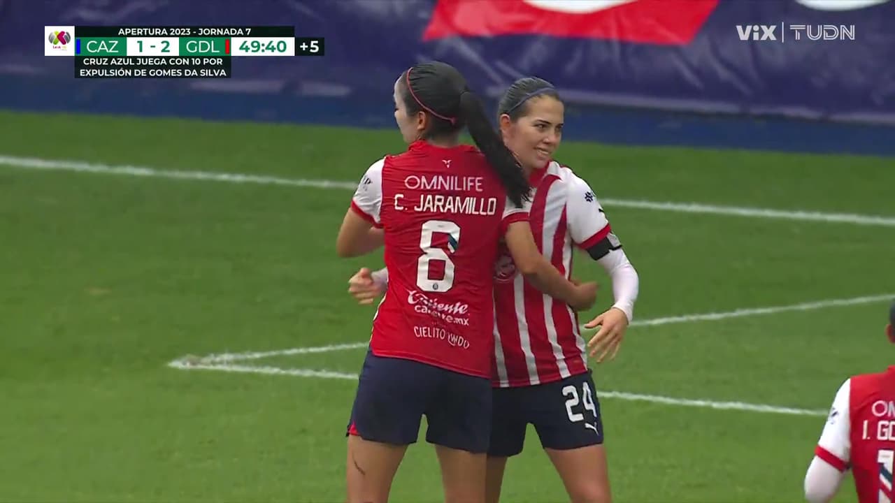 ¡Gol de Chivas! Cervantes pone el 3-1 de penal sobre Cruz Azul