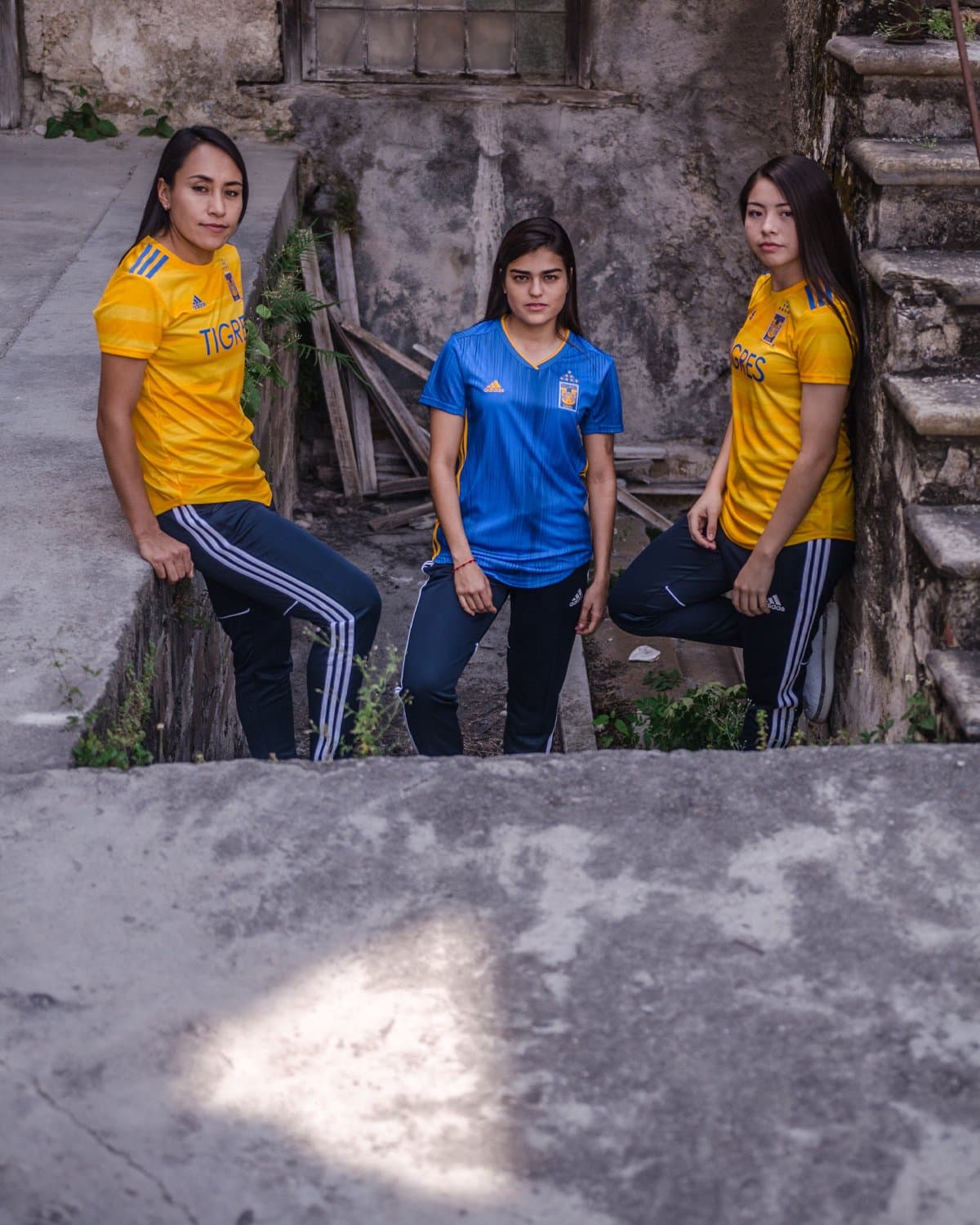 Los campeones del fútbol mexicano, tanto en la Liga MX como en la Liga MX Femenil, ya tienen su nueva armadura para estrenar en esta temporada. Pocos cambios hay en las prendas de Tigres, salvo los patrones que se manejan en la tela. Ya falta poco para que sean usadas en la defensa de sus títulos.