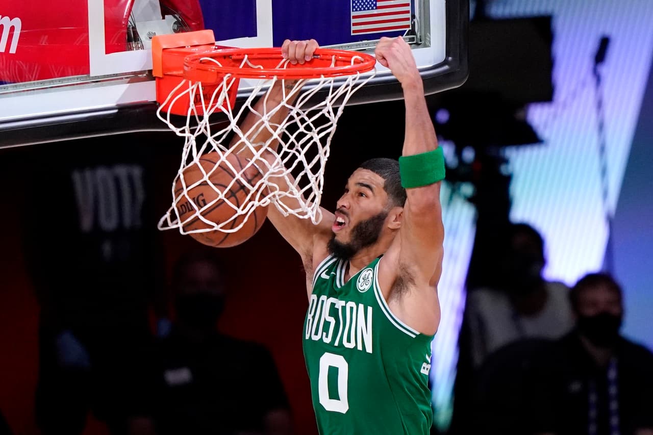 Los Boston Celtics ganan 117-106 y ponen la serie 2-1 | Borraron en tres cuartos al Miami Heat y se ponen a un juego de igualar la Final de Conferencia. | Bam Adebayo, Jaylen Brown y Jayson Tatum fueron los máximos anotadores del partido.