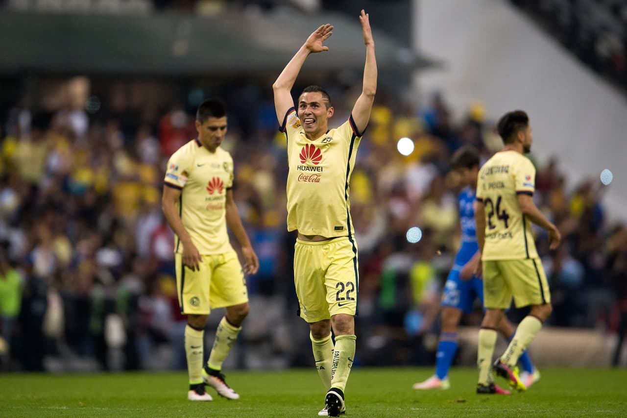 Paul Aguilar – Es el lateral derecho más constante de los últimos años pero no pasa por su mejor momento y en la Copa América lo demostró con un fatal juego ante Chile. Necesita mejorar sus coberturas y adaptarse a la línea de 4 de Osorio distinto a como juega en América.