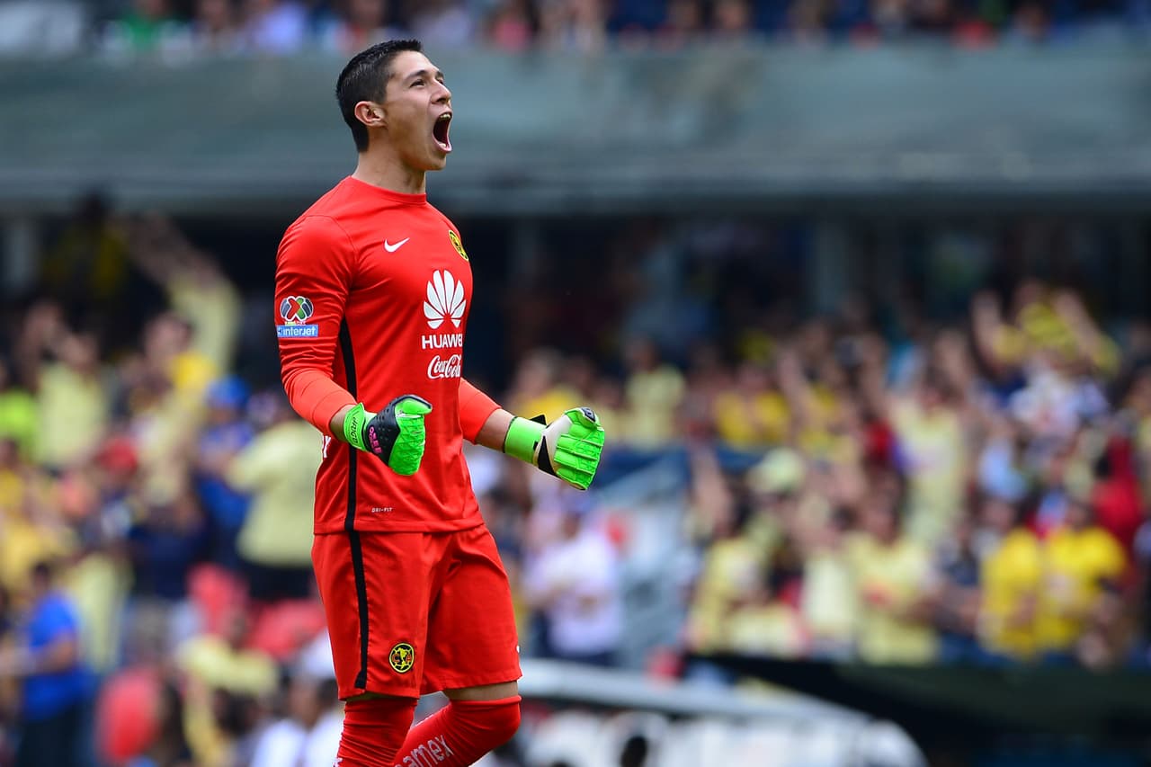 Hugo González – Le ganó la titularidad a Moisés Muñoz en el América y tiene las facultades para ganarse una oportunidad en la selección. Es muy joven y tiene gran calidad bajo palos que le podrán dar una posibilidad en un futuro no muy lejano.