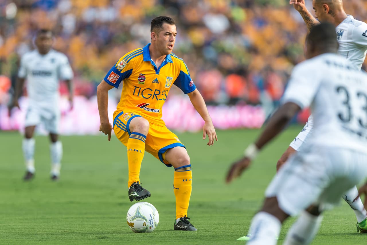 Israel Jiménez – El ‘Piloto’ es otra buena opción para la lateral por derecha donde es uno de lo más efectivos carrileros como ha demostrado con Tigres. Fue campeón hace unos meses y si mantiene su calidad para defender y atacar podría ser una buena apuesta.