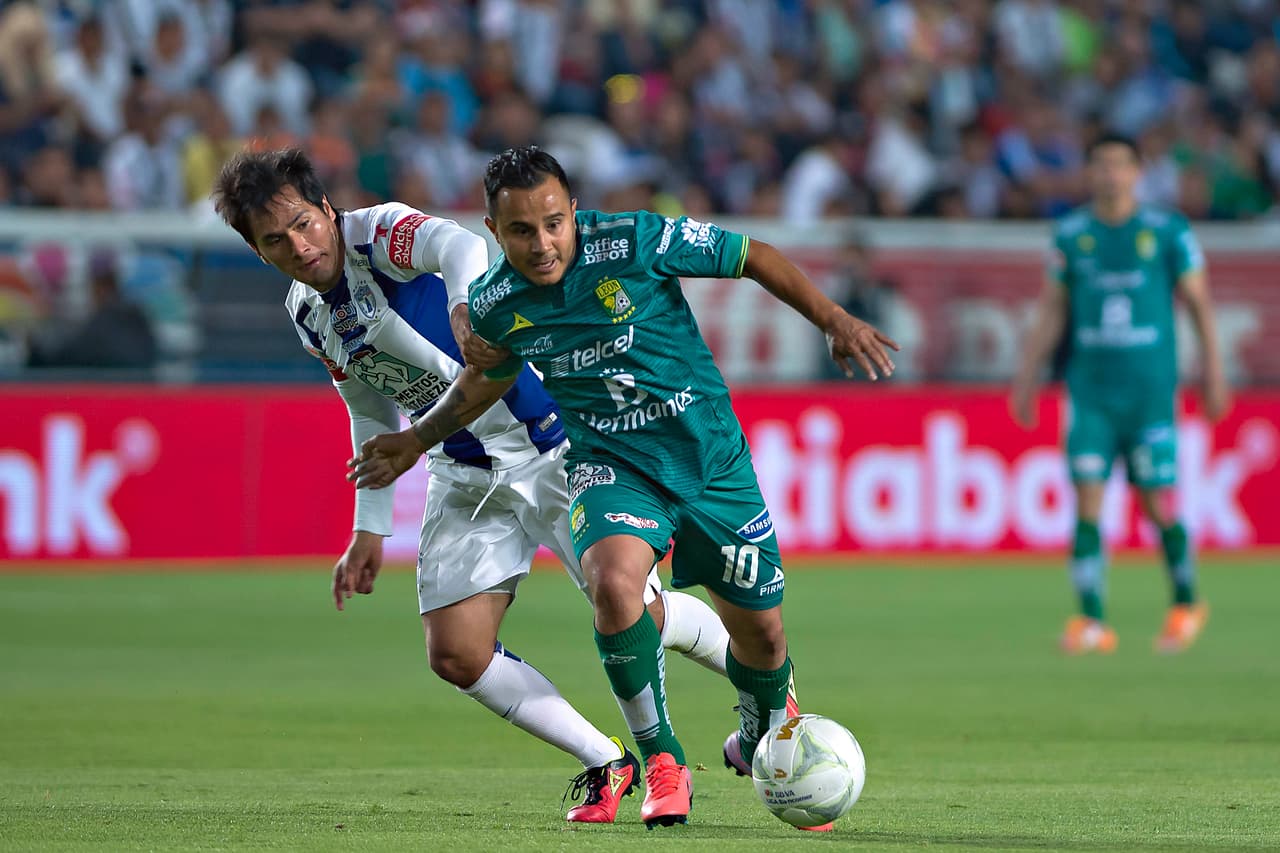 Luis Montes – Tuvo una buena temporada con el León que fue protagonista en el torneo anterior. De mantener su nivel y lograr mantener a los Panzasverdes ya sin sus compadres Gullit y Gallo, el ‘Chapo’ tendría que tener una nueva oportunidad con la selección.