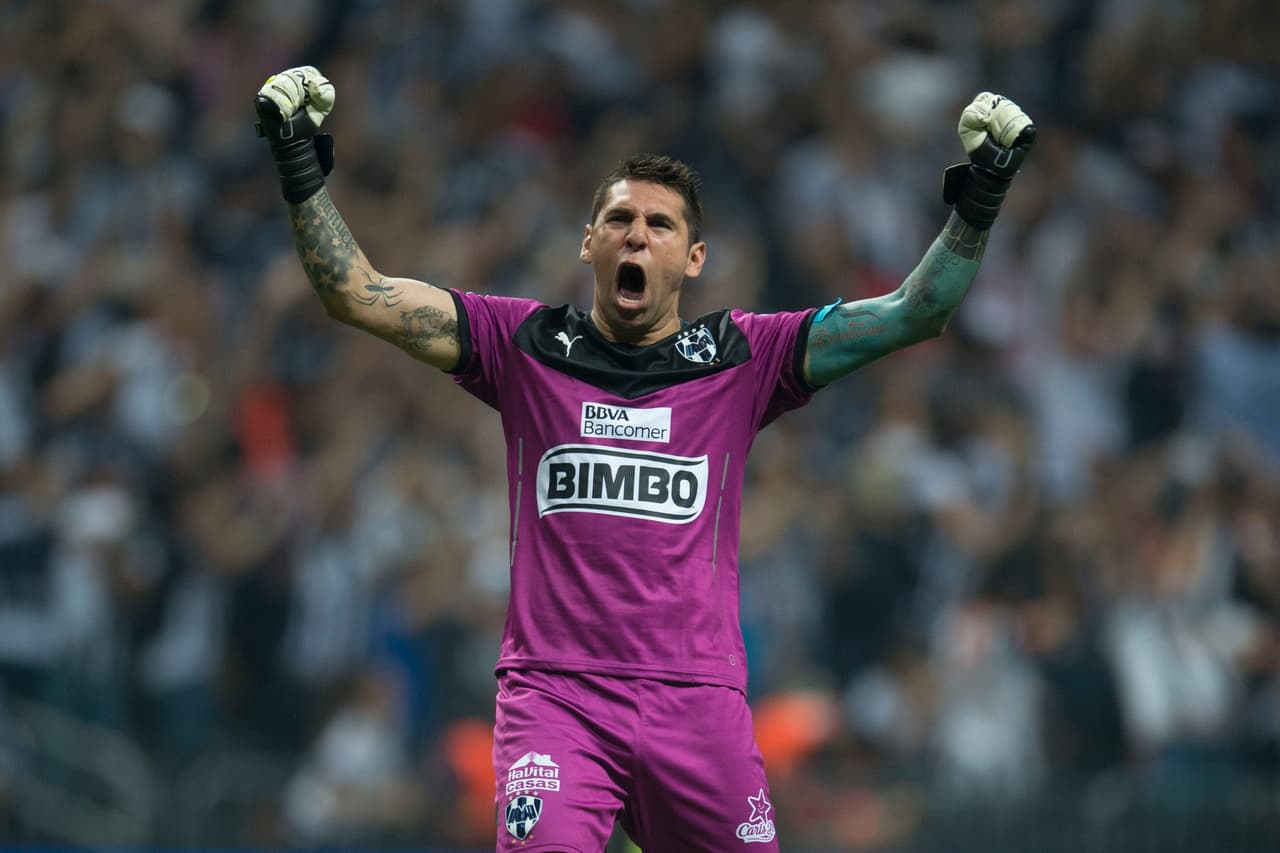 Jonathan Orozco – Deberá mantener la regularidad de otros tiempos pues se ha perdido las convocatorias por problemas de lesiones. El Monterrey fichó al ecuatoriano Alexander Domínguez al que deberá pelearle el puesto para poder aspirar al Tri.