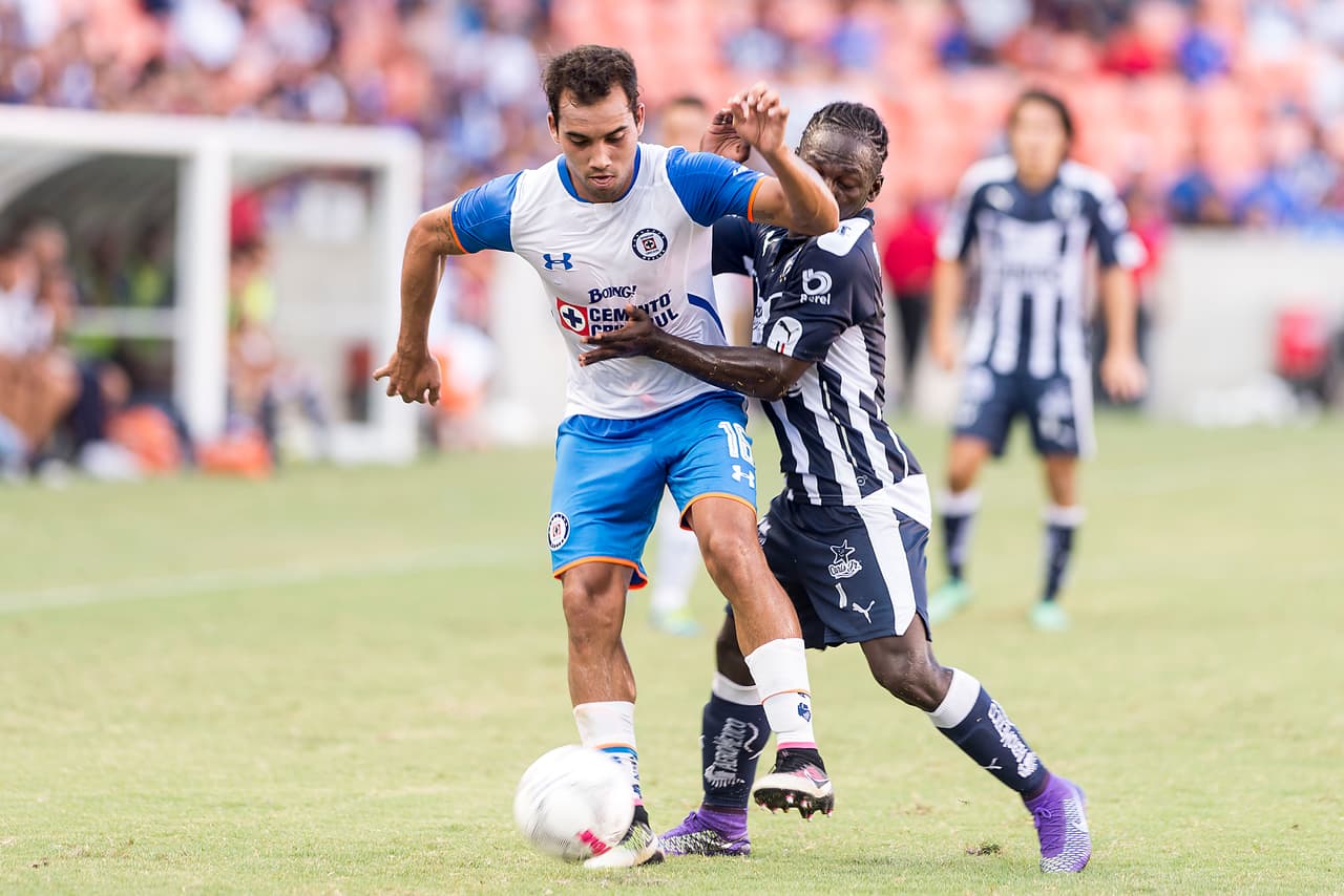 Adrián Aldrete – Es nuevo refuerzo del Cruz Azul donde será exigido de inmediato y será puesto a prueba en un equipo lleno de presión. Es un lateral veloz con gran recorrido por la banda que, si cae con el pie derecho en la Noria, podría ser un buen refresco para la parcela izquierda del Tri.