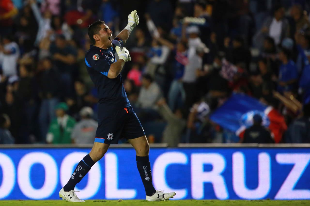 Jesús Corona – El arquero de Cruz Azul tiene que recuperar el nivel que alcanzó hace unos años cuando era indiscutible como dueño del arco tricolor y como estandarte de la Máquina.