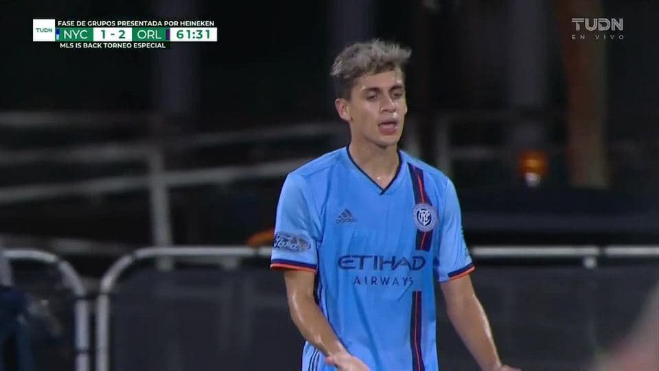 Tiro desviado de Jesús Medina