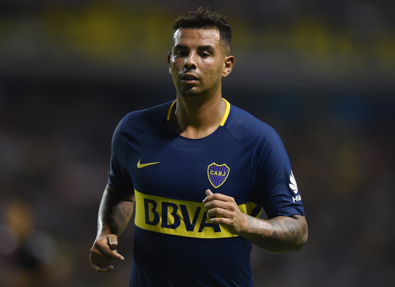 Cardona pertenecía a Rayados de Monterrey pero en 2017 se peleó con Antonio Mohamed y fue cedido a Boca Juniors.