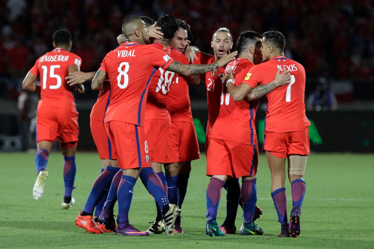 Chile quedó de cuarto en la clasificación de Conmebol con 20 puntos y la responsabilidad de recibir en la próxima jornada a Argentina, en una dura lucha por ir a Rusia-2018.