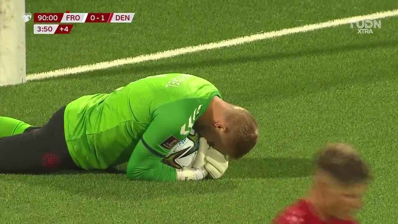 ¡TIRO ATAJADO! disparo por John Frederiksen.