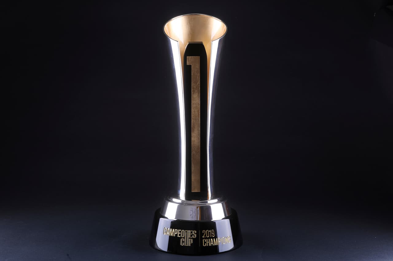 El trofeo que se entrega al ganador de Campeones Cup.