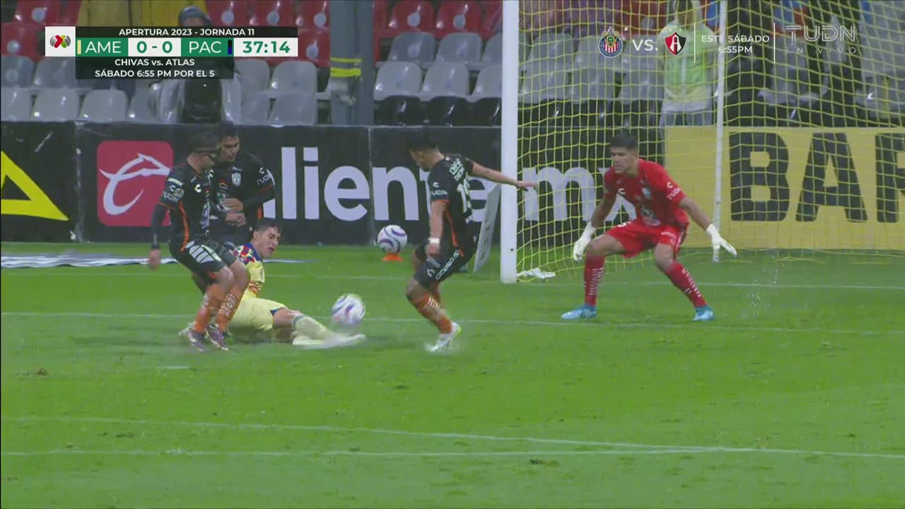 ¡Zendejas intenta abrir el marcador!