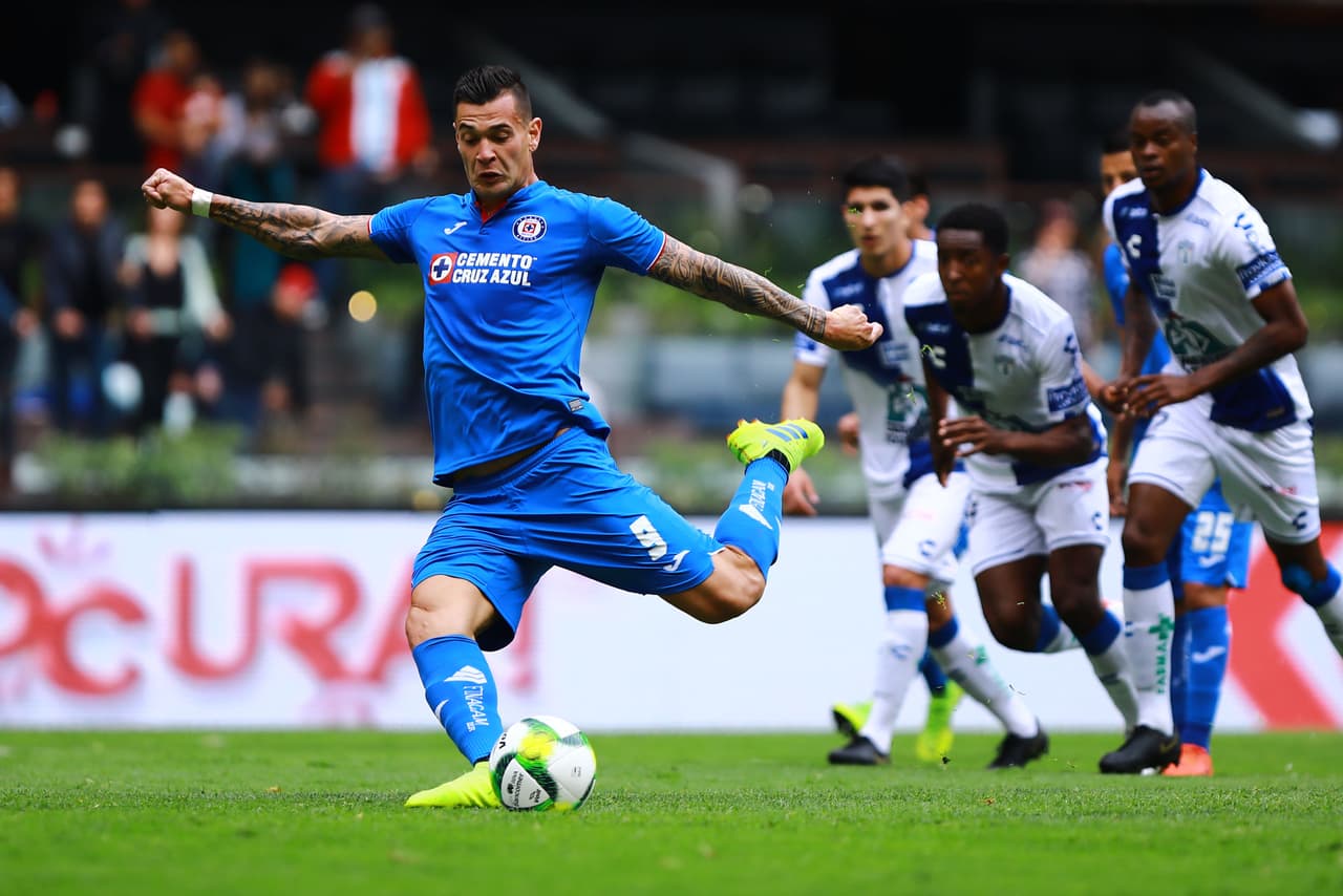 El delantero argentino Milton Caraglio aprovechó una pena máxima para anotar el segundo gol de los Cementeros.