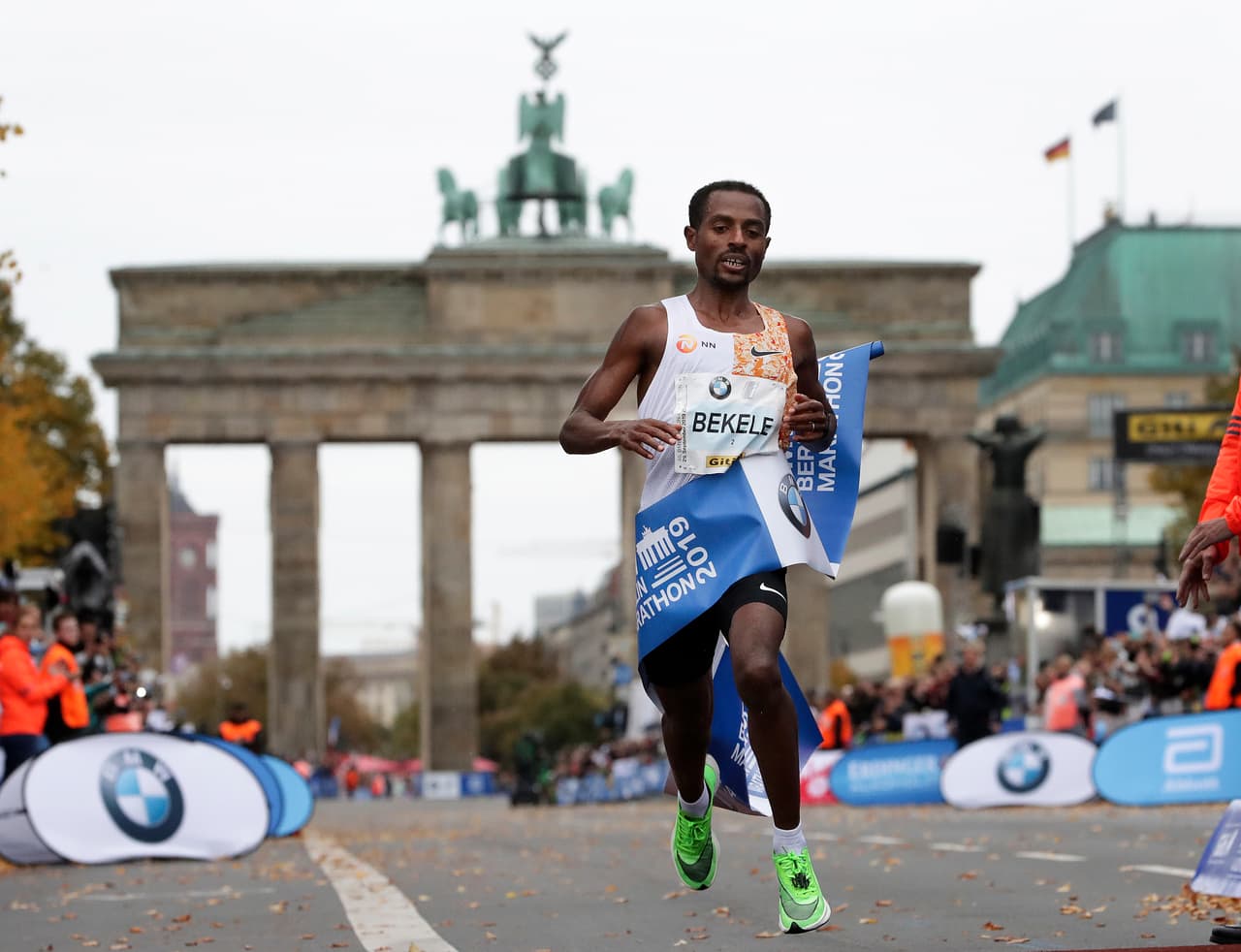 Bekele ganó el maratón de Berlín y a 2 segundos del récord mundial