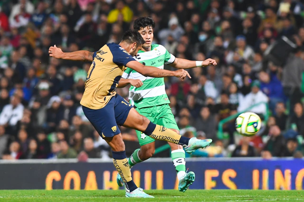 Santos Laguna logró un triunfo contundente ante unos Pumas que dejaron más dudas que certezas.