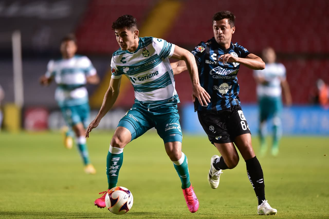 Querétaro consiguió un muy importante triunfo en sus aspiraciones de Liguilla, mientras que Santos sumó tres partidos sin ganar y comienza a perder posiciones en la tabla general del Guard1anes 2021.