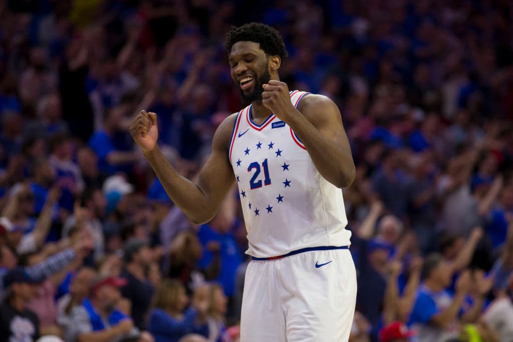 El poste camerunés 
<b>Joel Embiid</b> 
<b>(Philadelphia 76ers)</b> se anota su segundo nombramiento, y en las dos ocasiones al segundo equipo ideal.