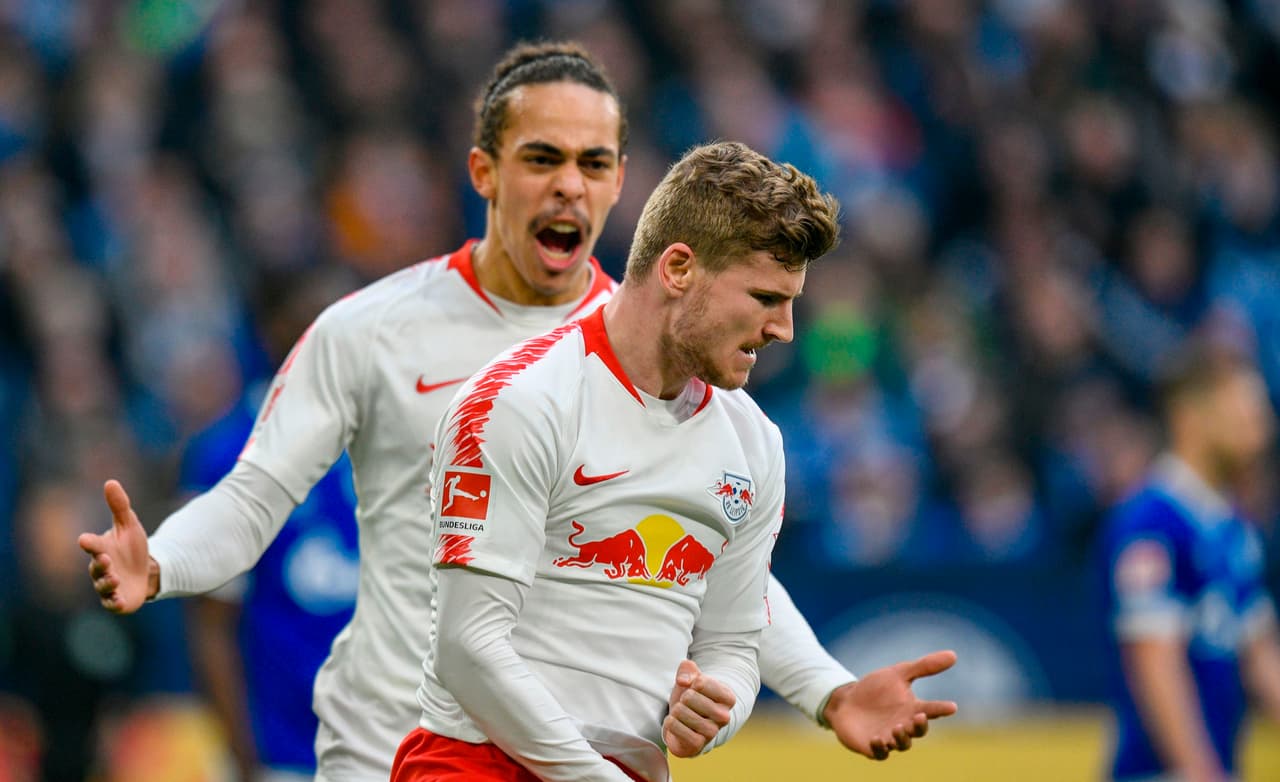 Después de un remate al palo de Yusuff Poulsen, el balón quedó huérfano en el área para que el joven ariete lo mandara a la red.
