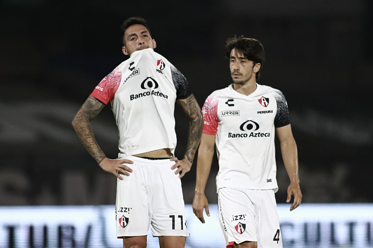 Los rojinegros trataban de marcar el segundo con algunos latigazos, pero no tenían profundidad.