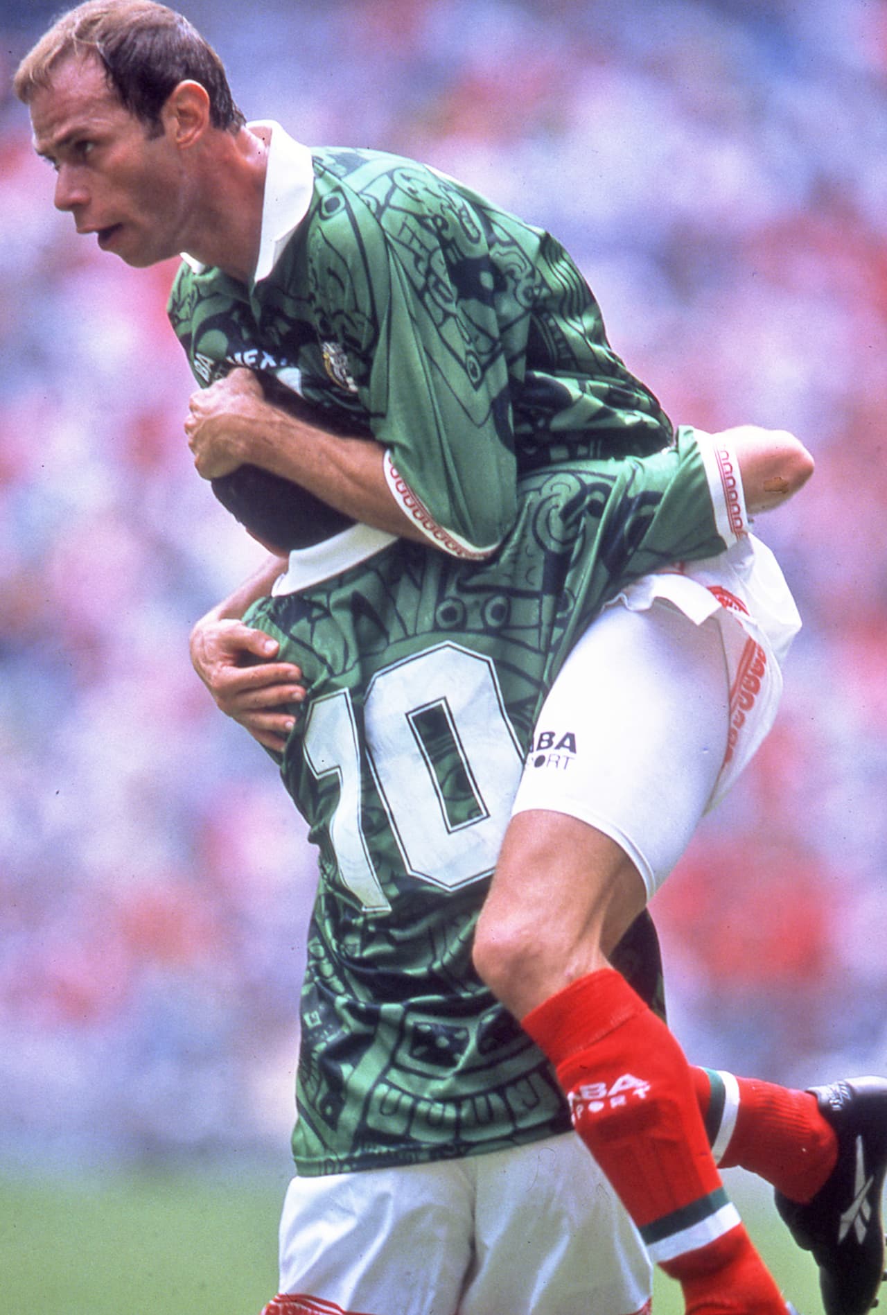 Pero en el segundo tiempo a nte Martinica, 'explotó' con cuatro anotaciones, a los 54, 76, 84 y 90 minutos para sellar su hazaña como goleador máximo en un partido del Tricolor.