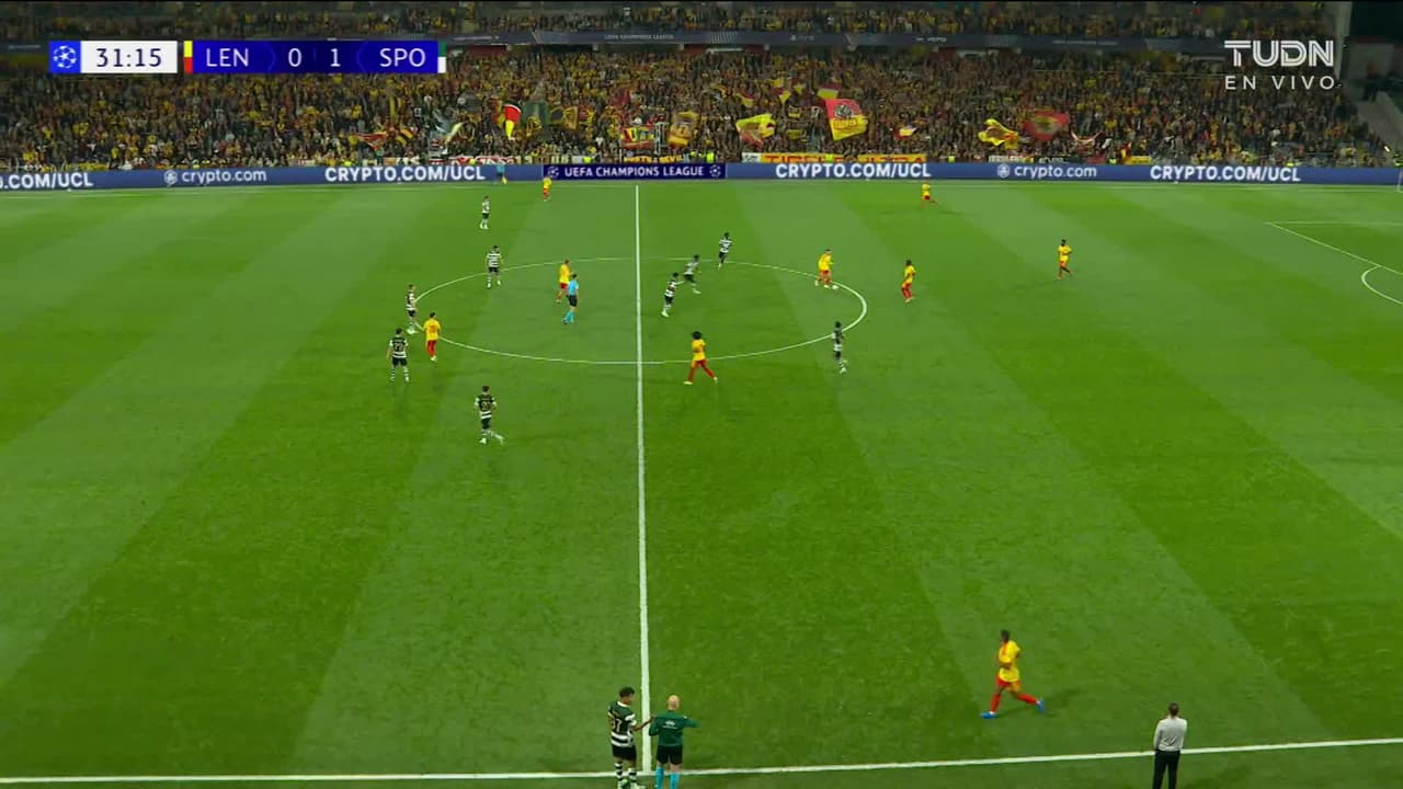 ¡TIRO ATAJADO! disparo por Luis Suárez.
