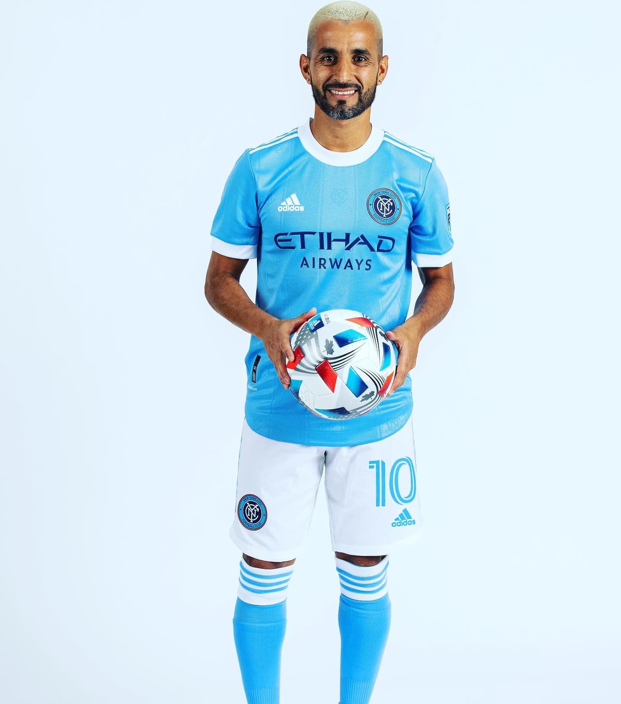 Con semejanzas con la camiseta de la temporada inaugural de New York City FC en 2015, el conjunto de 'la Gran Manzana' presentó su uniforme para 2021.