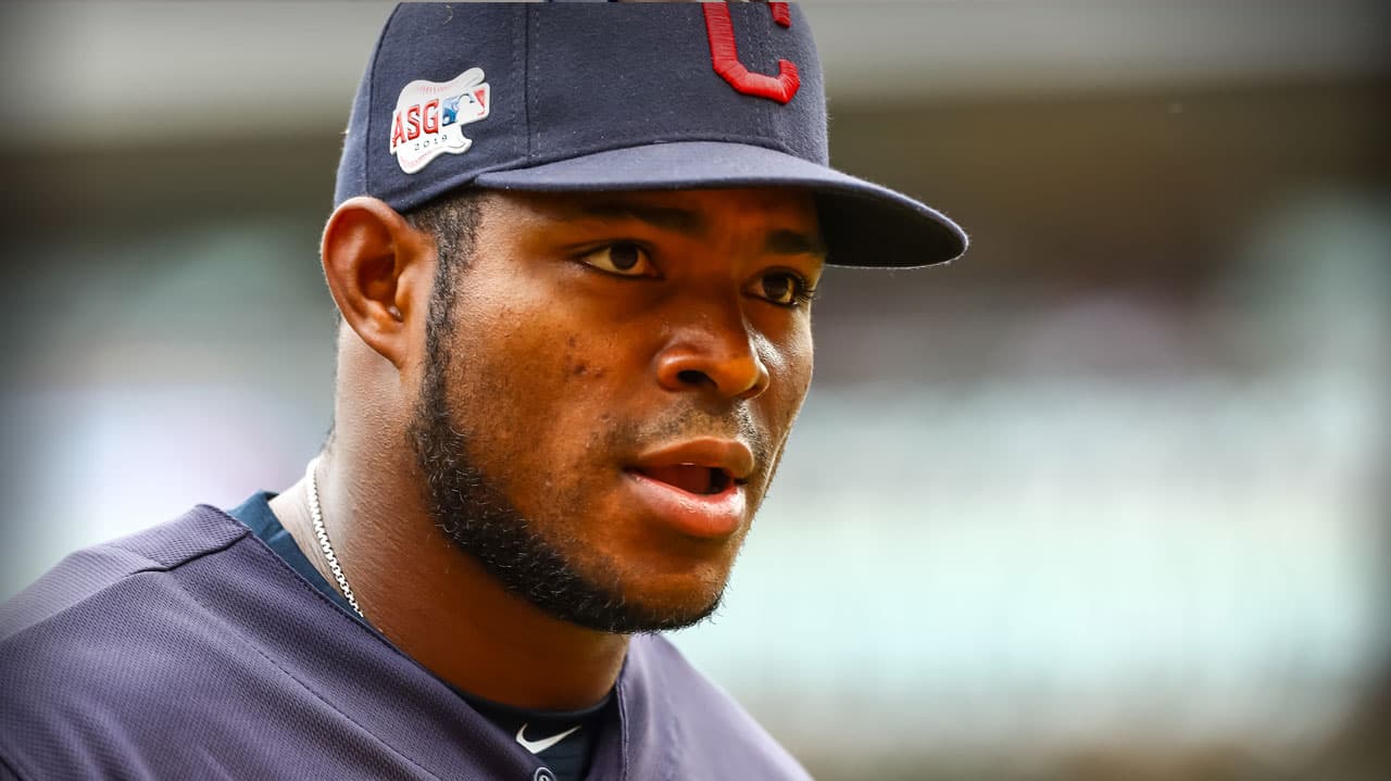 El pelotero cubano Yasiel Puig se estrena como luchador de sumo