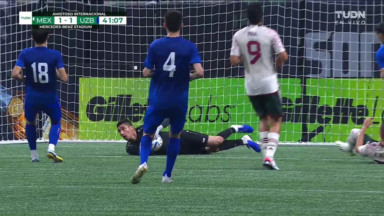 ¡TIRO ATAJADO! disparo por Roberto Alvarado.