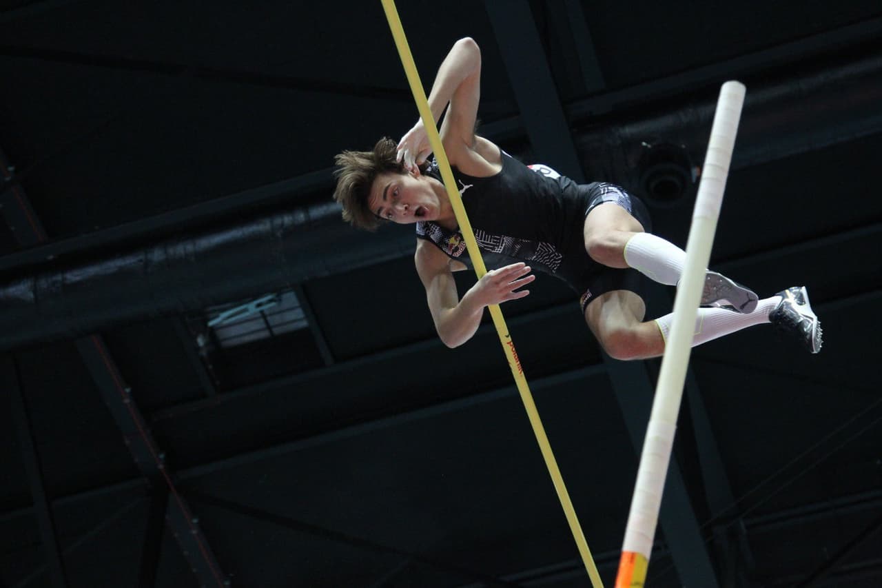 Armand Duplantis vuelve a romper su récord mundial