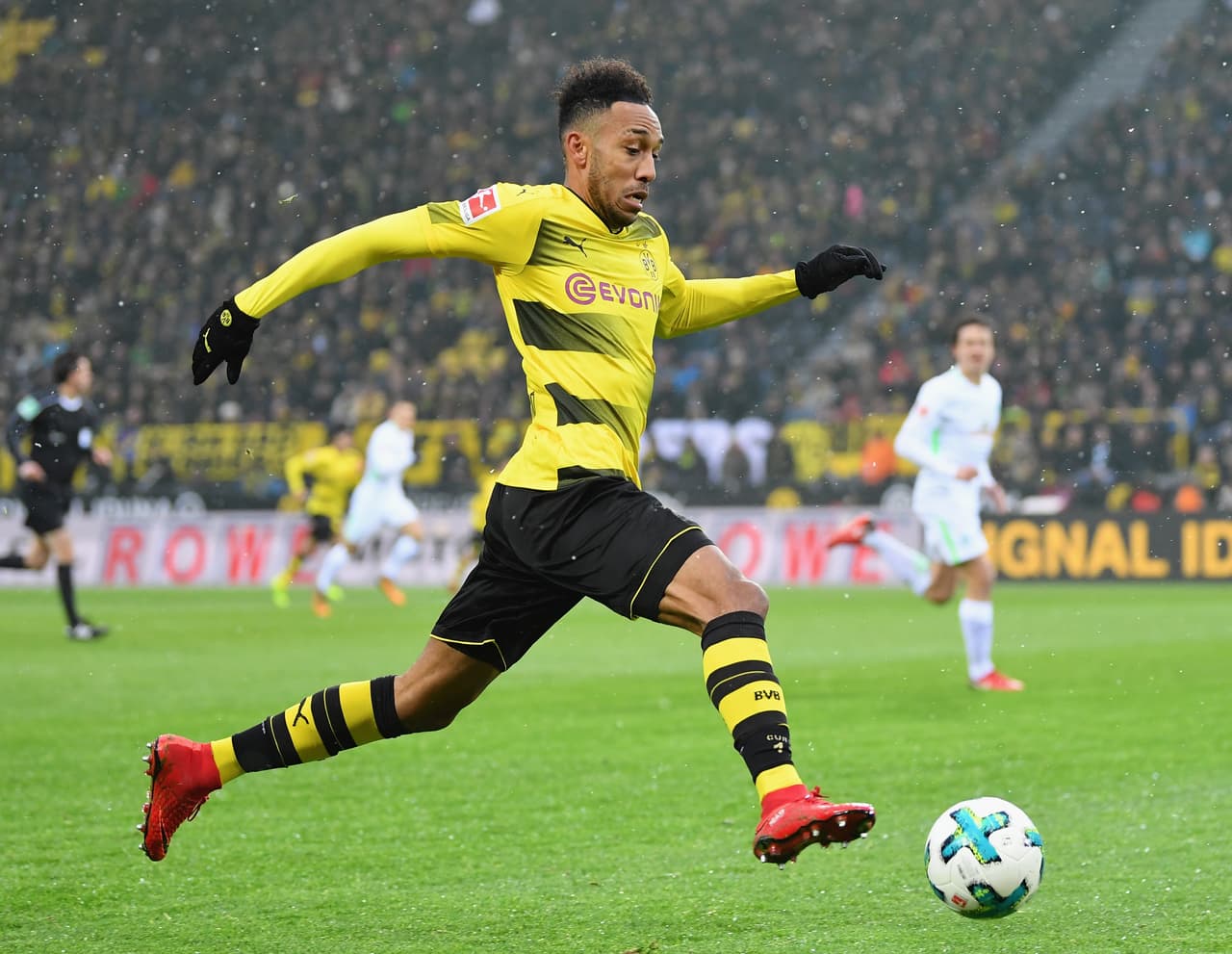 Pierre-Emerick Aubameyang ha vuelto a aparecer entre los rumores del mercado y ahora suena para el Arsenal, en caso de que se concrete la salida del chileno Alexis Sánchez.