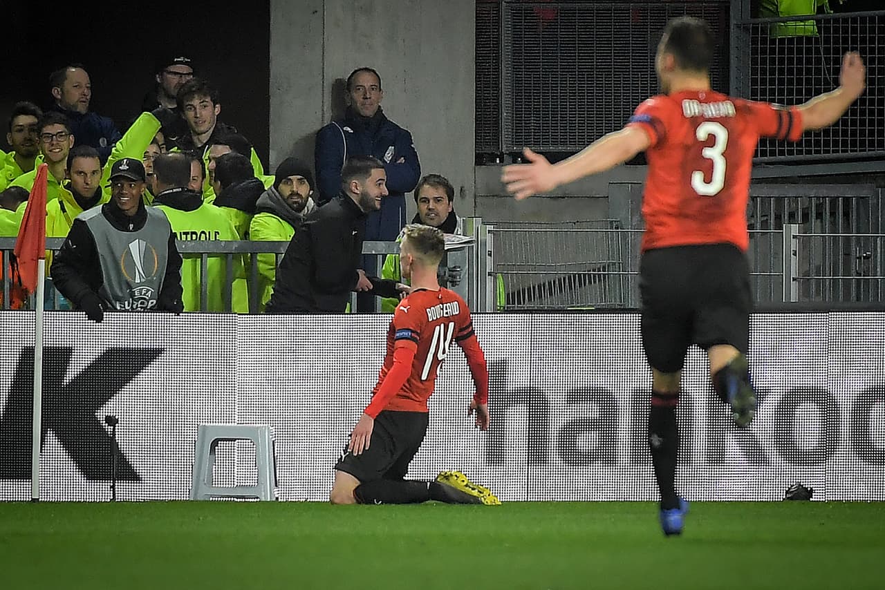 Ya con el hombre de más las cosa se la facilitaron un poco al Rennes y con Benjamin Bourigeaud encontró el empate parcial al minuto 41.