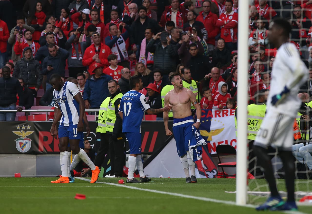Gol de Héctor Herrera, el mejor del Porto en 2018