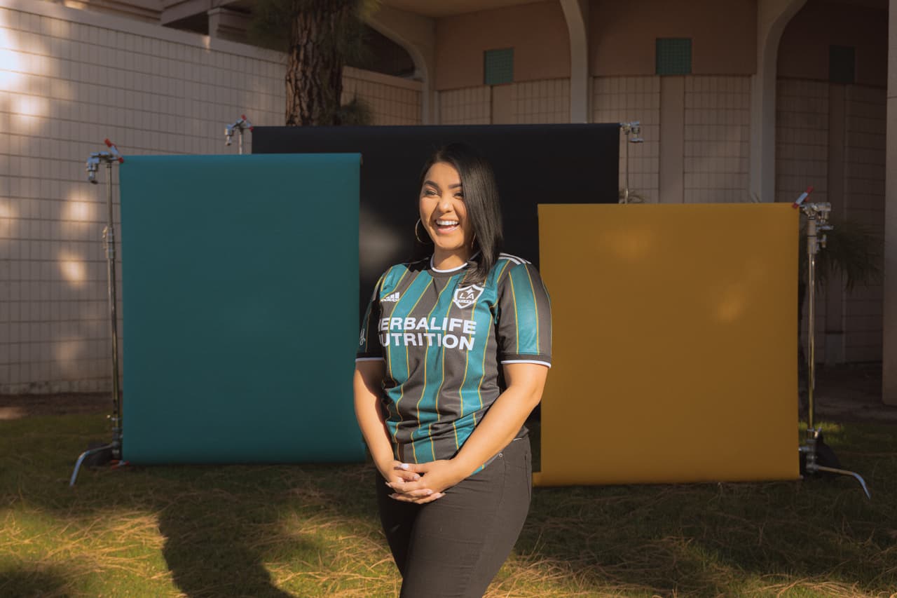 Así luce el espectacular jersey retro del Galaxy.