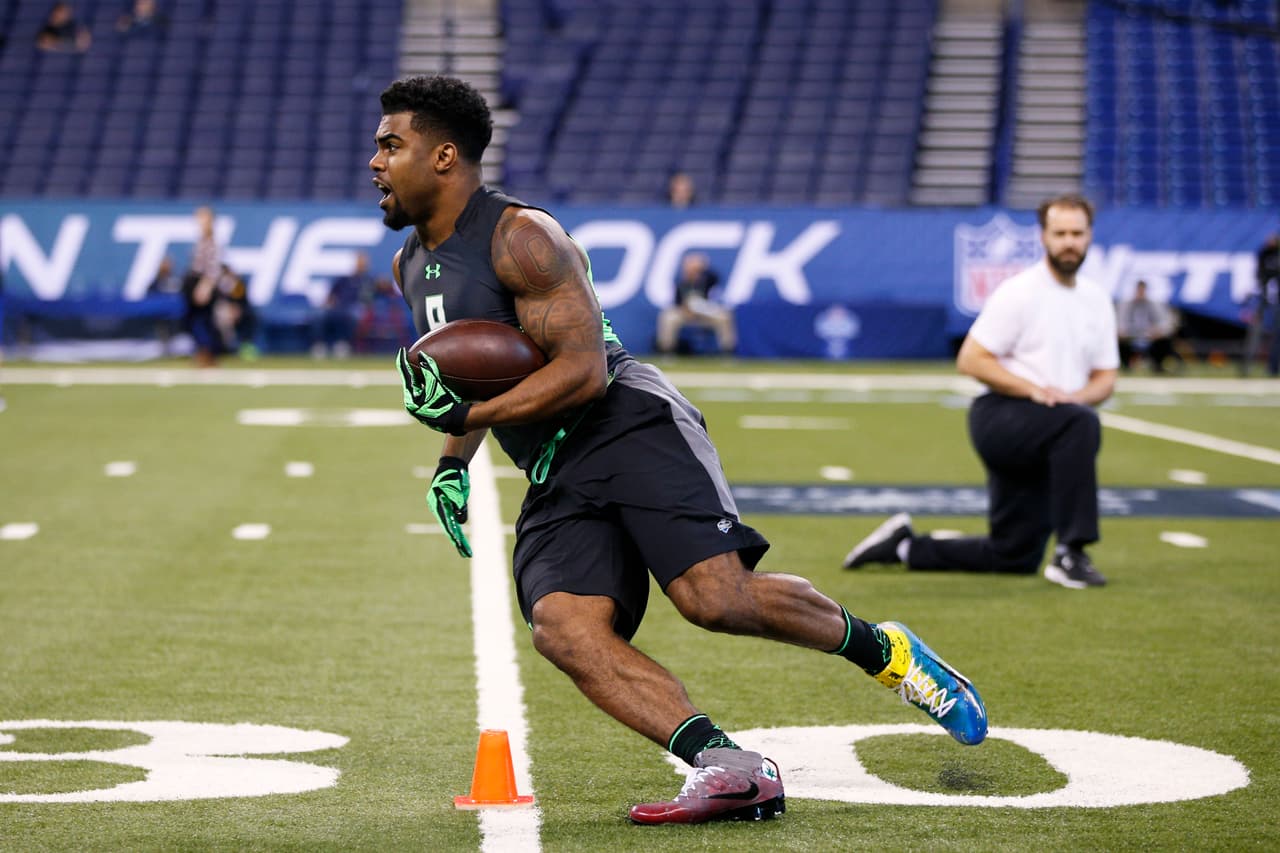 INDIANAPOLIS, IN - FEBRUARY 26: Running back Ezekiel Elliott of Ohio State participates in a drill during the 2016 NFL Scouting Combine at Lucas Oil Stadium on February 26, 2016 in Indianapolis, Indiana. (Photo by Joe Robbins/Getty Images)