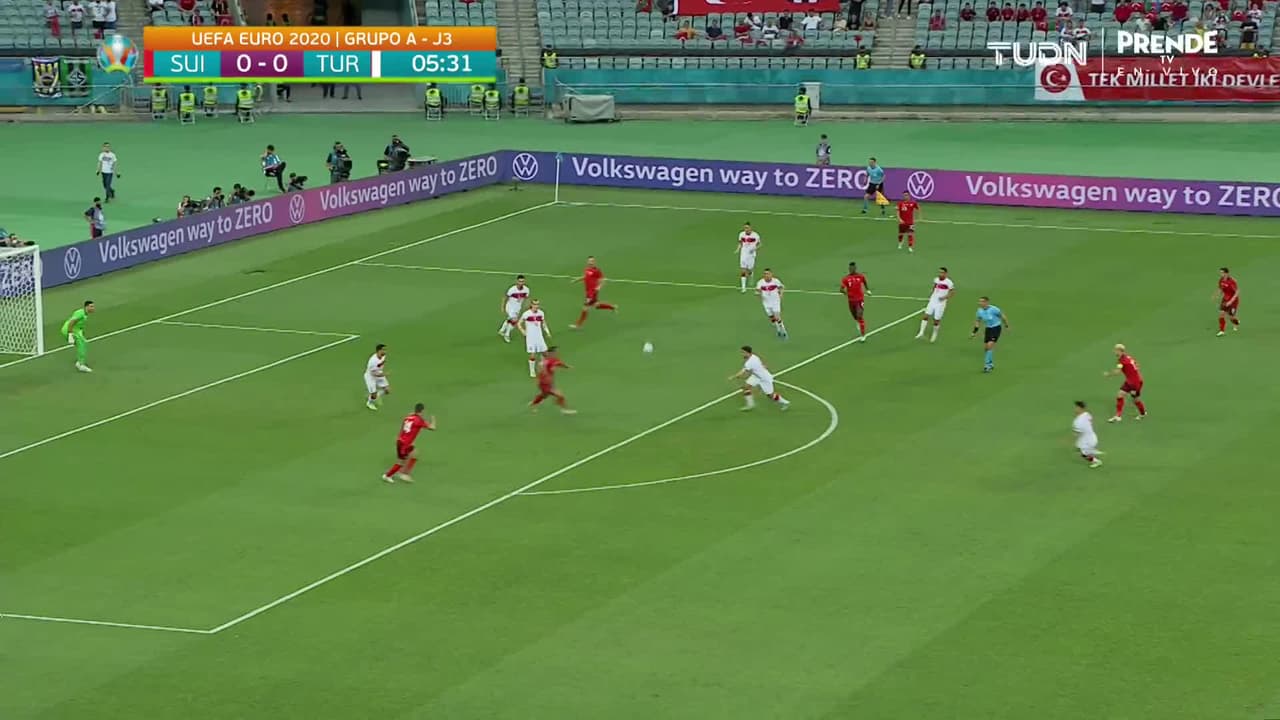 ¡GOL!  anota para Suiza. Haris Seferovic