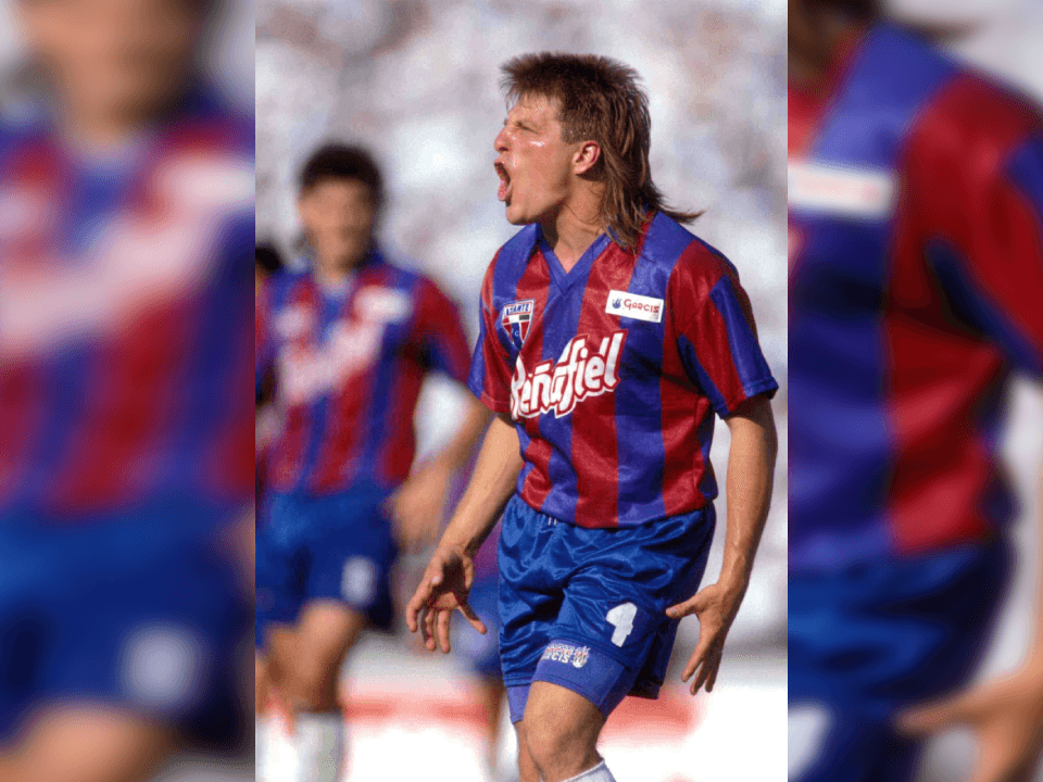 Miguel 'el piojo' Herrera, en sus tiempos de jugador, usaba el cabello más largo que lo usa de costumbre.