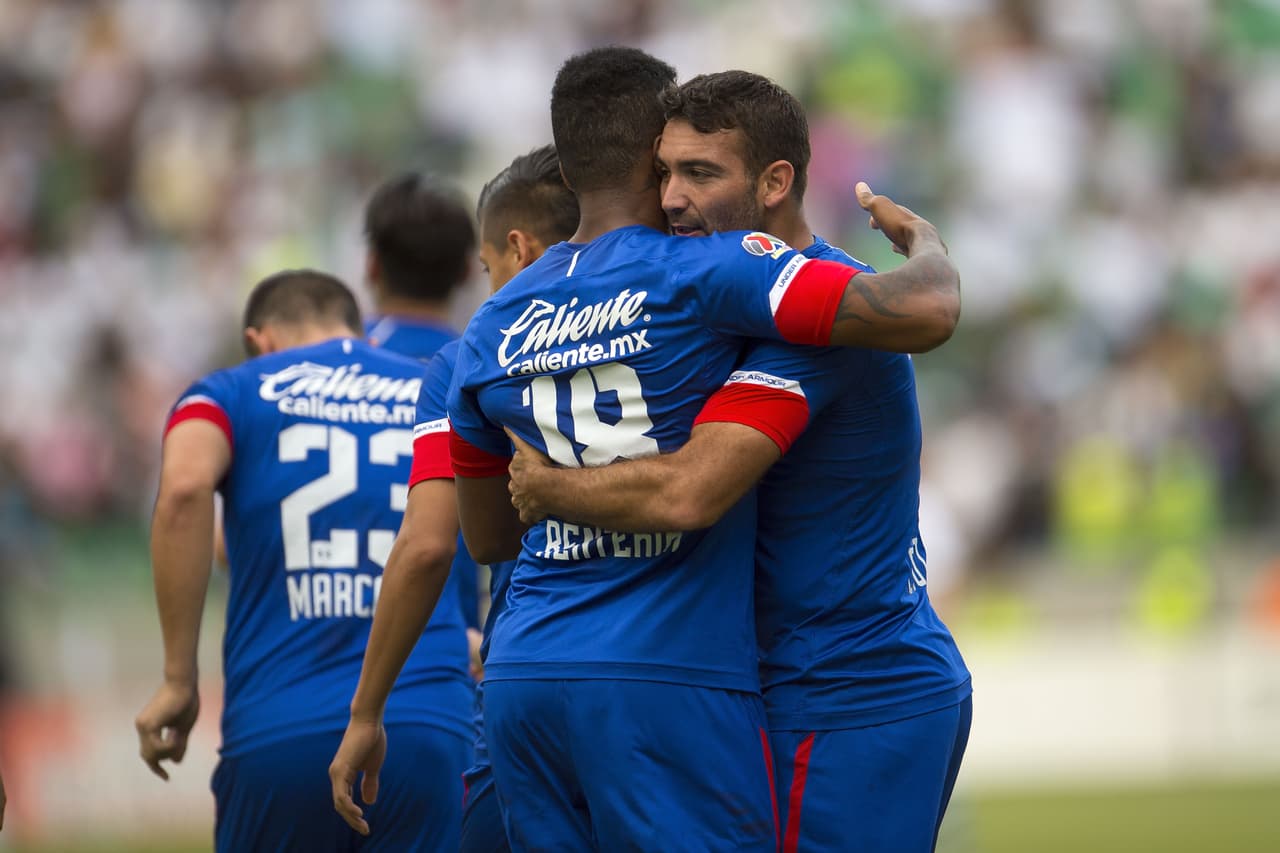 Allí volvió a celebrar Cruz Azul, esta vez gracias a un golazo de tiro libre de Elías Hernandez al minuto 38 del segundo tiempo.