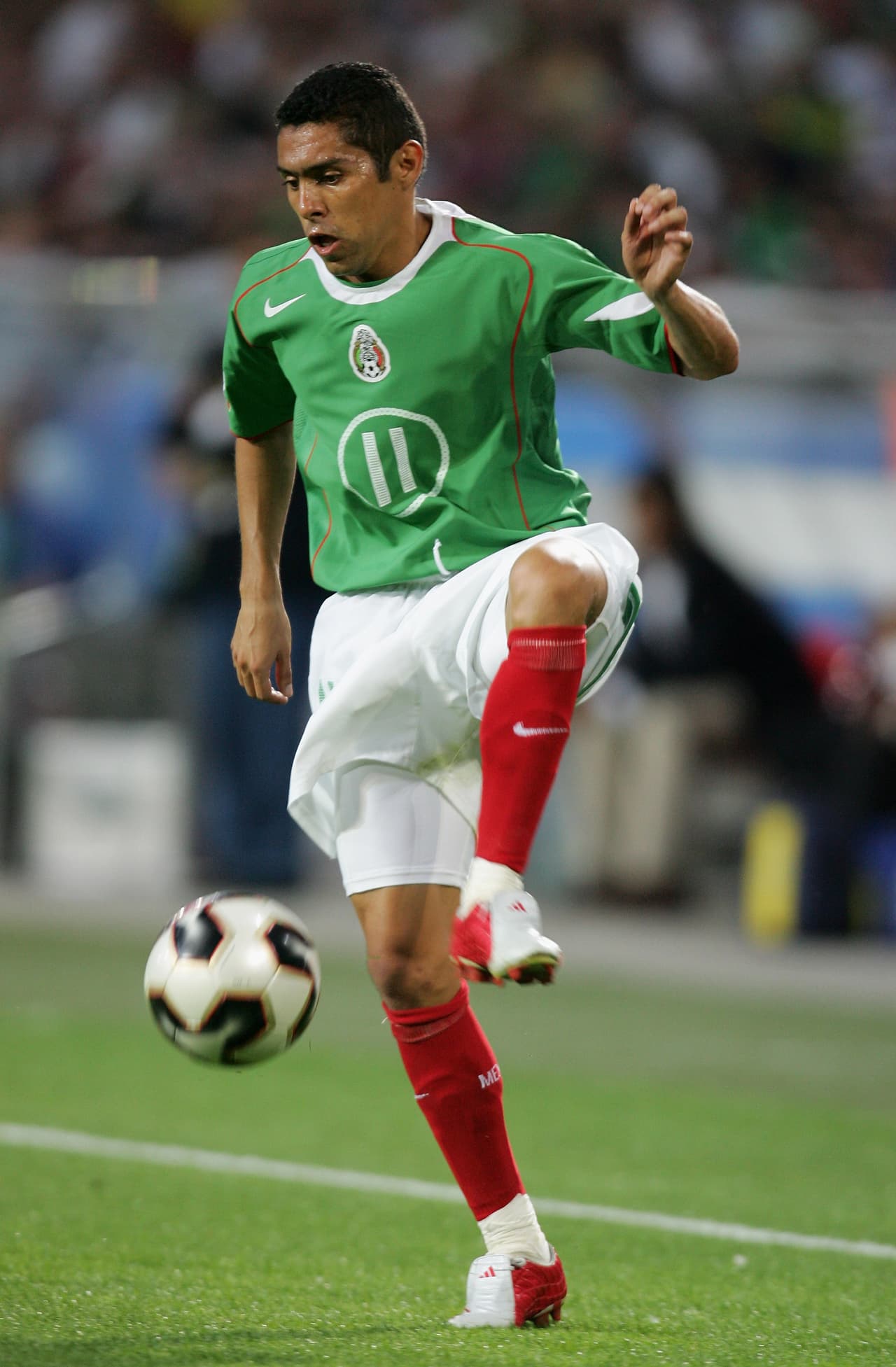 Con un estilo diferente al de Ramírez, pero con la zurda como herramienta y el amor por Chivas a flote, Ramón Morales fue otro de los talentos destacados.