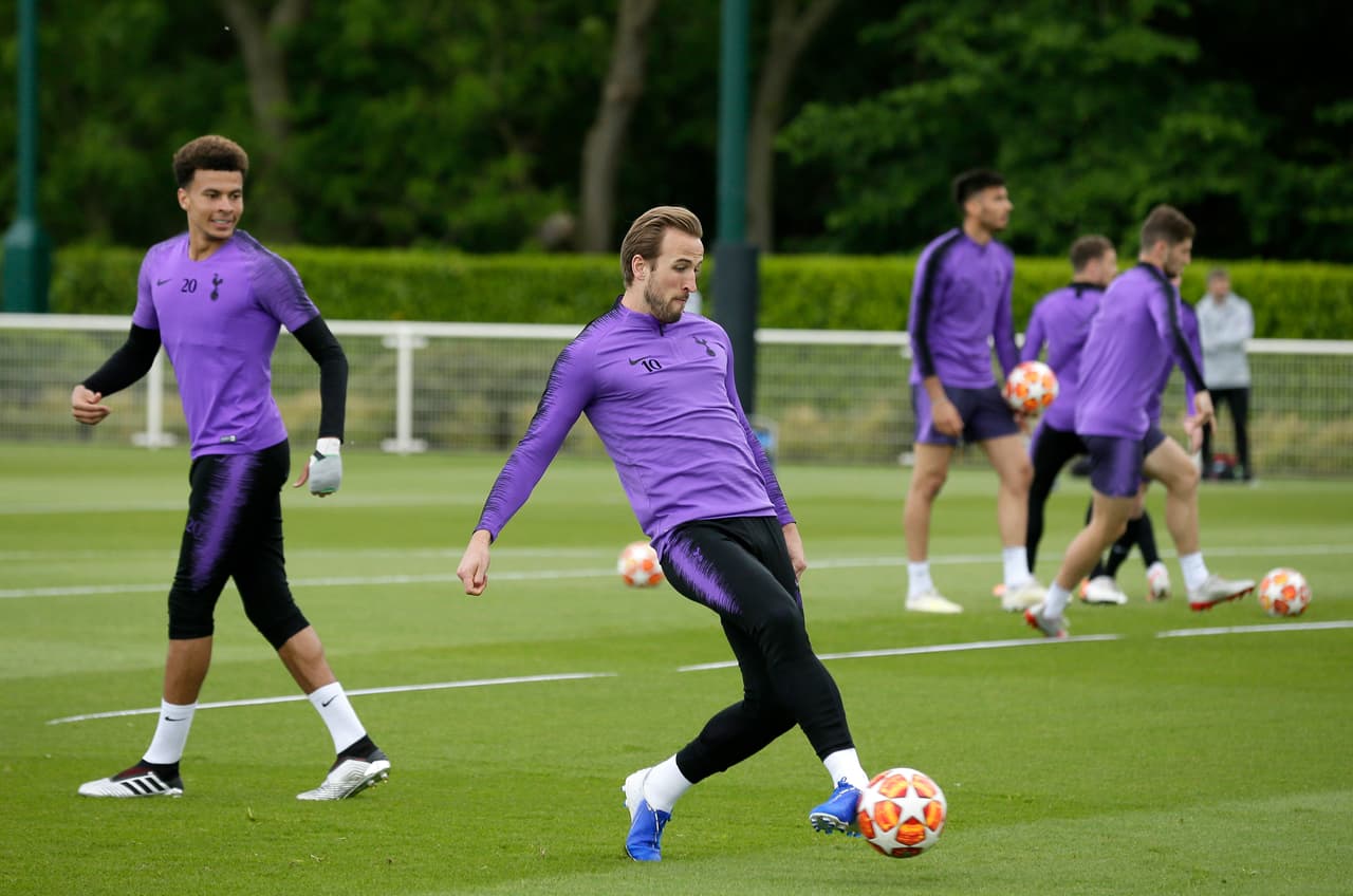 Harry Kane, goleador y capitán de Tottenham, entrena cada vez con más intensidad con miras al duelo contra Liverpool y hace ilusionar con la posibilidad de verlo en la Final de la Champions League en Madrid, para la que el equipo se prepara.