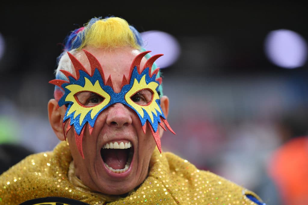 Los fanáticos en Moscú prendieron la fiesta del duelo de octavos de final entre Colombia e Inglaterra, con un colorido que marca la definición del último clasificado a cuartos de final en Rusia 2018.