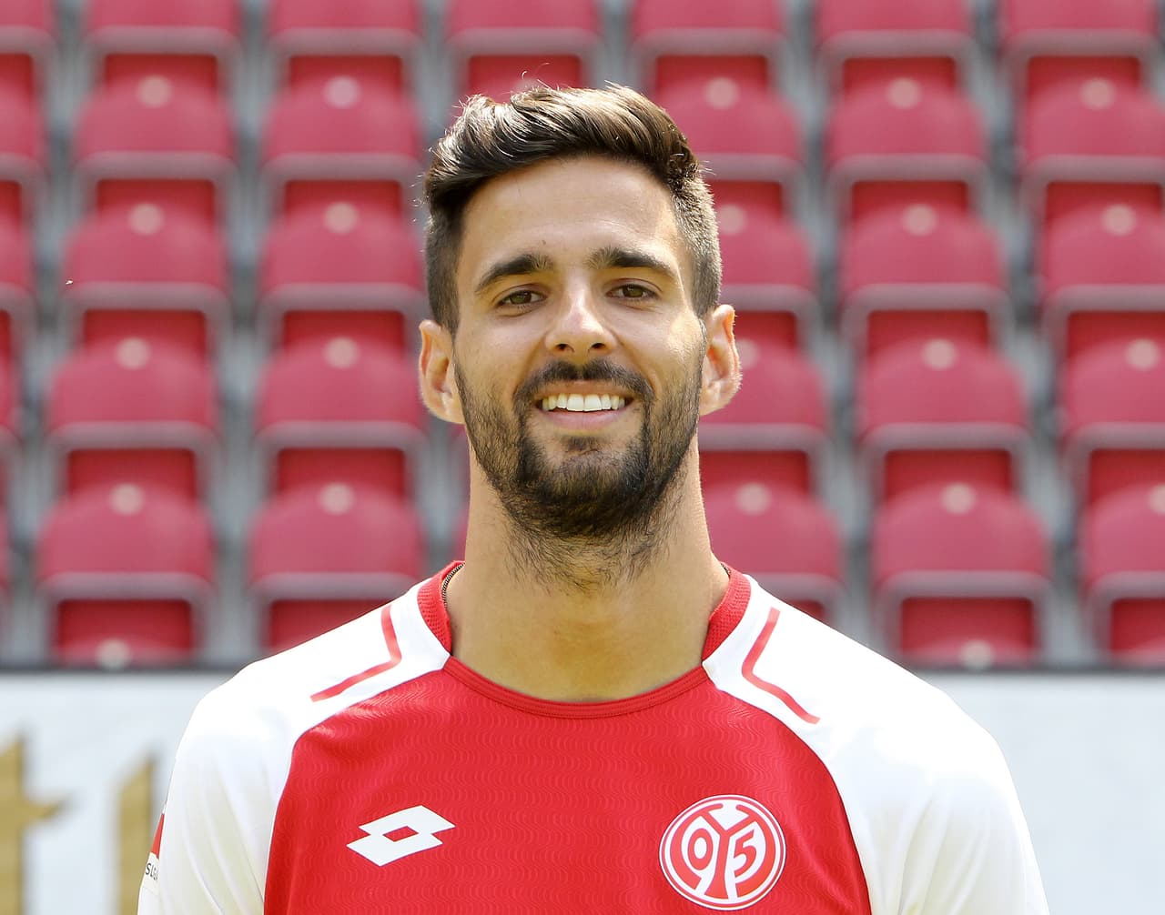 Kenan Kodro (Mainz): descendió con el Osasuna la pasada temporada, pero su calidad en el ataque llamó la atención. La salida de Jhon Córdoba los obligó a apostar por otro futuro goleador.